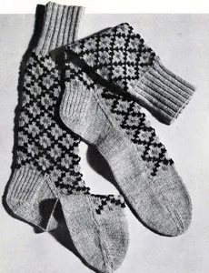 Diamond Argyle Socks Pattern | Size 9½  to 12½