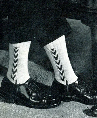 Two Tone Cable Clock Socks Pattern #309